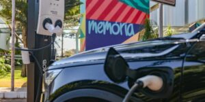 Emplacamentos de veículos avançam em fevereiro com programas de incentivo, aponta Fenabrave