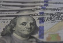 Dólar recua para R$ 5,21 com correção no mercado após tensões