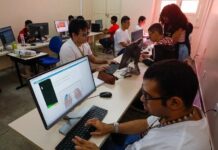 Jovem com TEA se encanta com curso de informática oferecido pelo Governo do Amazonas