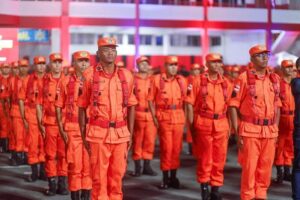 Novos bombeiros do Amazonas celebram formatura após 10 meses de treinamento intenso