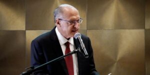 Geraldo Alckmin deixará ministério em abril, mas seguirá como vice-presidente