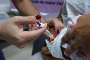 Maternidades de Manaus aplicam novo anticorpo contra vírus respiratório em bebês