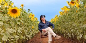 Alceu Valença celebra 80 anos com turnê “80 Girassóis” pelo Brasil