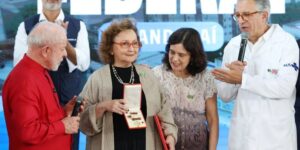 Pesquisadora Margareth Dalcolmo, voz ativa na pandemia, recebe medalha Oswaldo Cruz