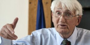 Morre Jürgen Habermas, filósofo alemão influente na defesa da democracia e do diálogo, aos 96 anos