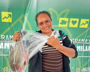 ADS doa seis toneladas de tambaqui para 8 mil pessoas na zona Norte de Manaus