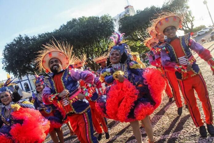 Mostra Amyipaguana transforma o Largo de São Sebastião em palco da cultura popular do Amazonas