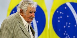 Universidade do ABC concede título Doutor Honoris Causa a Pepe Mujica, ex-presidente do Uruguai