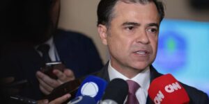 Diretor da Aneel critica Enel por tentar suspender processo regulatório