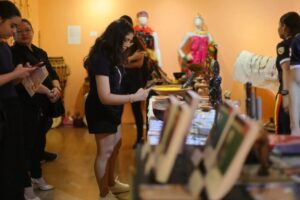 Exposição ‘Raízes do Sagrado’ em Manaus já atraiu mais de 1,4 mil visitantes