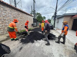 Prefeitura de Manaus intensifica obras de infraestrutura no bairro Flores com ações simultâneas