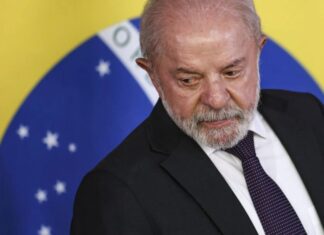 Governo estuda devolução de celular roubado nos Correios, diz Lula