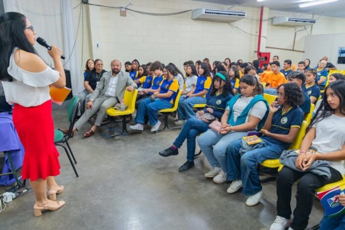 Prefeitura de Manaus e TJ-AM lançam projeto 'Esmam nas Escolas' na rede municipal de Educação