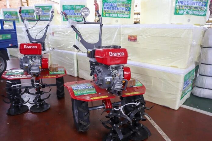 Governo do Amazonas impulsiona setor primário de Nhamundá com entrega de R$ 151 mil em equipamentos