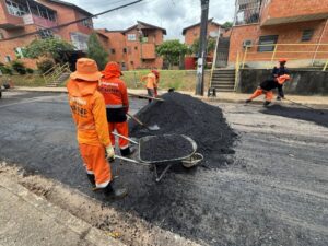 Rua Igarapé de Manaus recebe recapeamento e melhora mobilidade no Centro