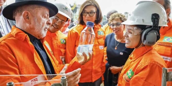 Lula defende reserva estratégica de combustíveis para garantir soberania nacional