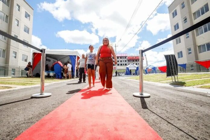 Amazonas Meu Lar entrega chaves de apartamentos para mais 88 famílias em Manaus