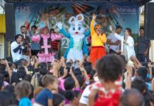 Prefeitura de Manaus leva Coelhinho da Páscoa ao bairro Cidade de Deus