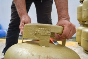 Procon Manaus revela variação de até R$ 27 no preço do gás de cozinha
