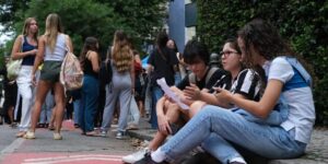 Instituto oferece videoaulas gratuitas de português para alunos do ensino médio
