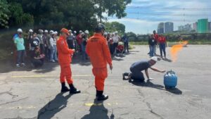 Semsa Manaus capacita cem servidores em treinamento de brigada de incêndio e atendimento pré-hospitalar