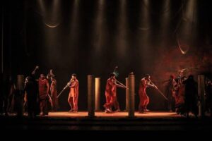 Balé Folclórico do Amazonas emociona com espetáculo sobre ancestralidade indígena no Teatro Amazonas