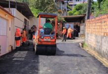 Prefeitura de Manaus avança com obras de drenagem e asfalto na Alameda São Vicente, bairro Aleixo
