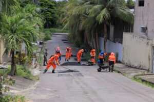 Prefeitura de Manaus recupera rua Marquês de Maricá no bairro Flores e melhora mobilidade na zona Centro-Sul