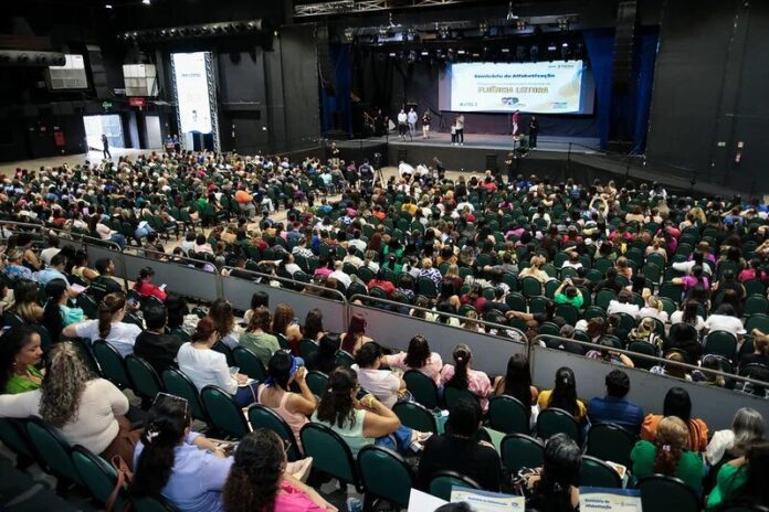 Prefeitura de Manaus promove Seminário Municipal de Alfabetização com foco em práticas e estratégias