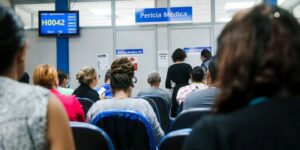 INSS realiza mutirão de perícias médicas para reduzir tempo de espera por benefícios