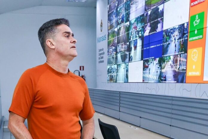 David Almeida coordena resposta a 114 ocorrências após chuva extrema de 160 milímetros em Manaus