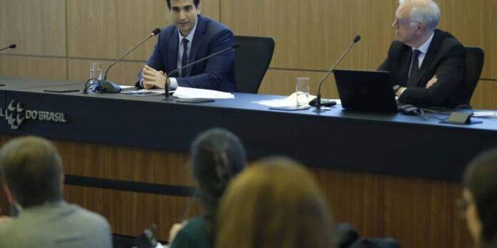 Galípolo: Banco Central tem margem para analisar impactos da guerra no Brasil