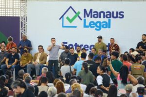David Almeida entrega 1.500 registros definitivos e ultrapassa 16 mil imóveis regularizados em Manaus