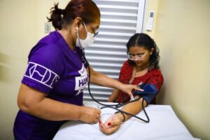 Prefeitura de Manaus leva serviços de saúde e vacinação antirrábica a ação de cidadania na zona Leste