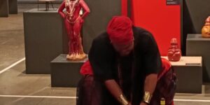 Exposição no Museu Afro Brasil explora a complexidade e presença de Exu na cultura afro-brasileira
