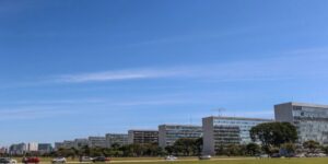 Governo bloqueia R$ 1,2 bi do Executivo e R$ 334 mi de emendas