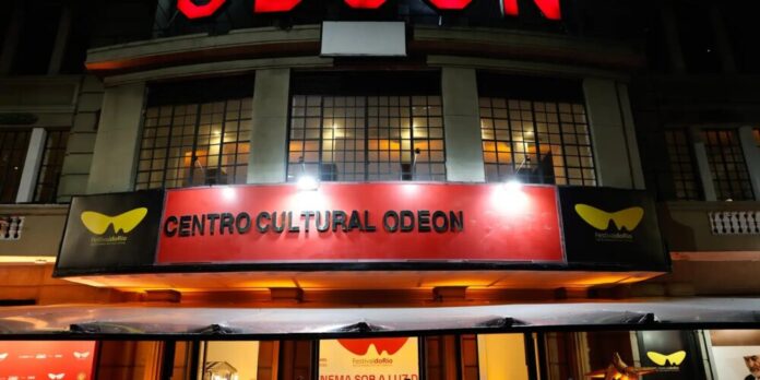 Cine Odeon celebra 100 anos de resistência do cinema de rua no Rio de Janeiro