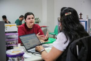 Sect leva serviços e orientações durante entrega de 500 títulos definitivos em Manaus