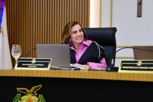 Evento no TCE-AM celebra protagonismo feminino com entrega de medalha de honra no dia 16 de abril