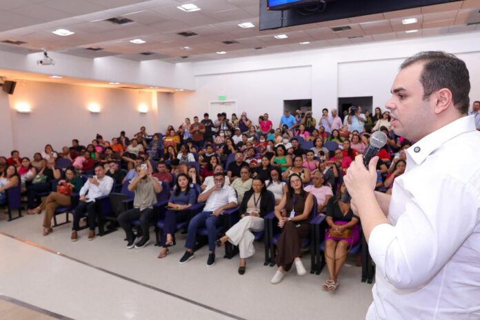 Governador interino Roberto Cidade