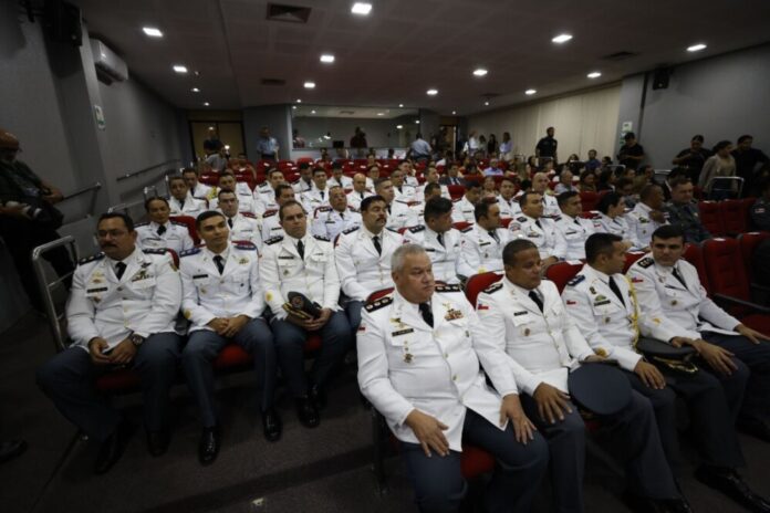 Governador interino Roberto Cidade forma 60 oficiais da PMAM no Curso Superior de Polícia e reforça investimentos na segurança pública 2_foto Alex Pazuello Secom