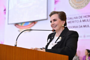 ‘Dar voz é missão’: Yara Lins enaltece mulheres durante outorga da Medalha de Honra ao Mérito no TCE-AM