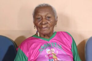Idosa de 103 anos encontra acolhimento e qualidade de vida em associação na zona Leste de Manaus
