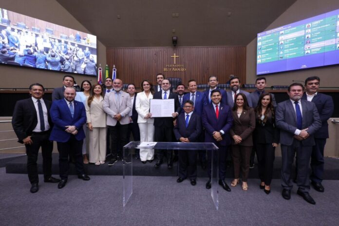 WhatsApp Image 2026-04-05 at 22.49.37 Roberto Cidade assume o Governo e faz chamado duro pela governabilidade no Amazonas