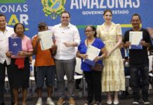 Amazonas Meu Lar: governador interino Roberto Cidade entrega 500 títulos definitivos