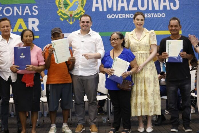 Amazonas Meu Lar: governador interino Roberto Cidade entrega 500 títulos definitivos