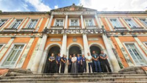 Blitz do TCE vistoria escolas históricas de Manaus