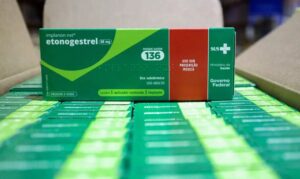 SUS qualifica profissionais para ampliar oferta de implantes hormonais em todo o país