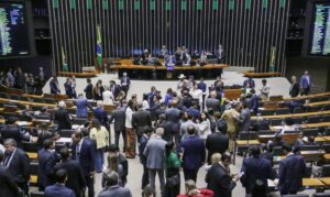 Câmara aprova MP com novas regras para seguro-defeso e prorroga prazo para pescadores artesanais
