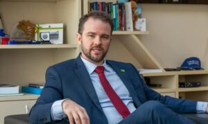 Governo avalia uso do FGTS para quitar dívidas, diz Dario Durigan